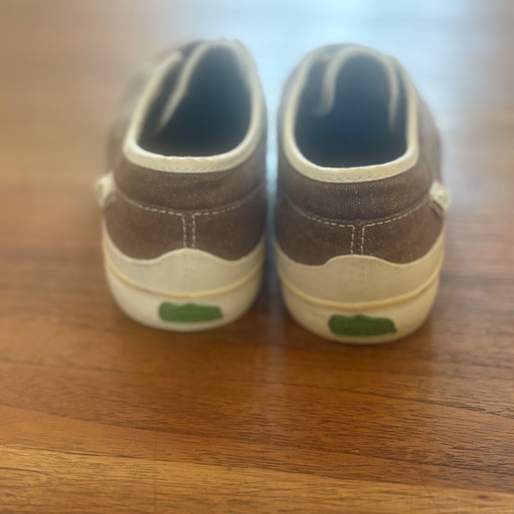 Simple Eco Sneakers - Picture 3 of 4